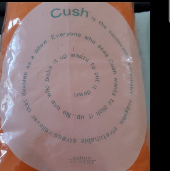 TRAVEL PILLOW - NEW Cush travel pillow Orange 🐶🐾 - Picture 2 of 7